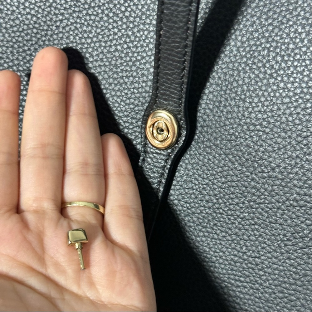 Coach Black Market Pebbled Tote Bag with Gold‎ Accents Large - Picture 4 of 11